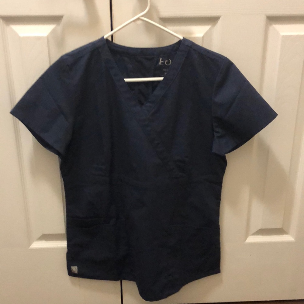 EON scrub top size SMALL